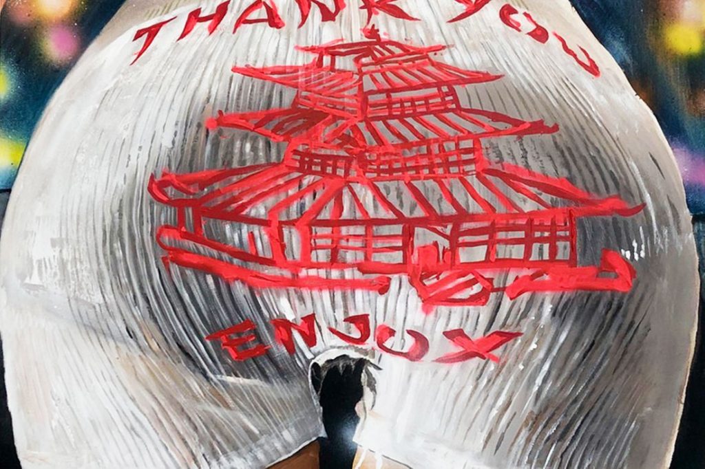 Pantalones cortos chinos para llevar "Thank you enjoy" que adornan las nalgas voluptuosas